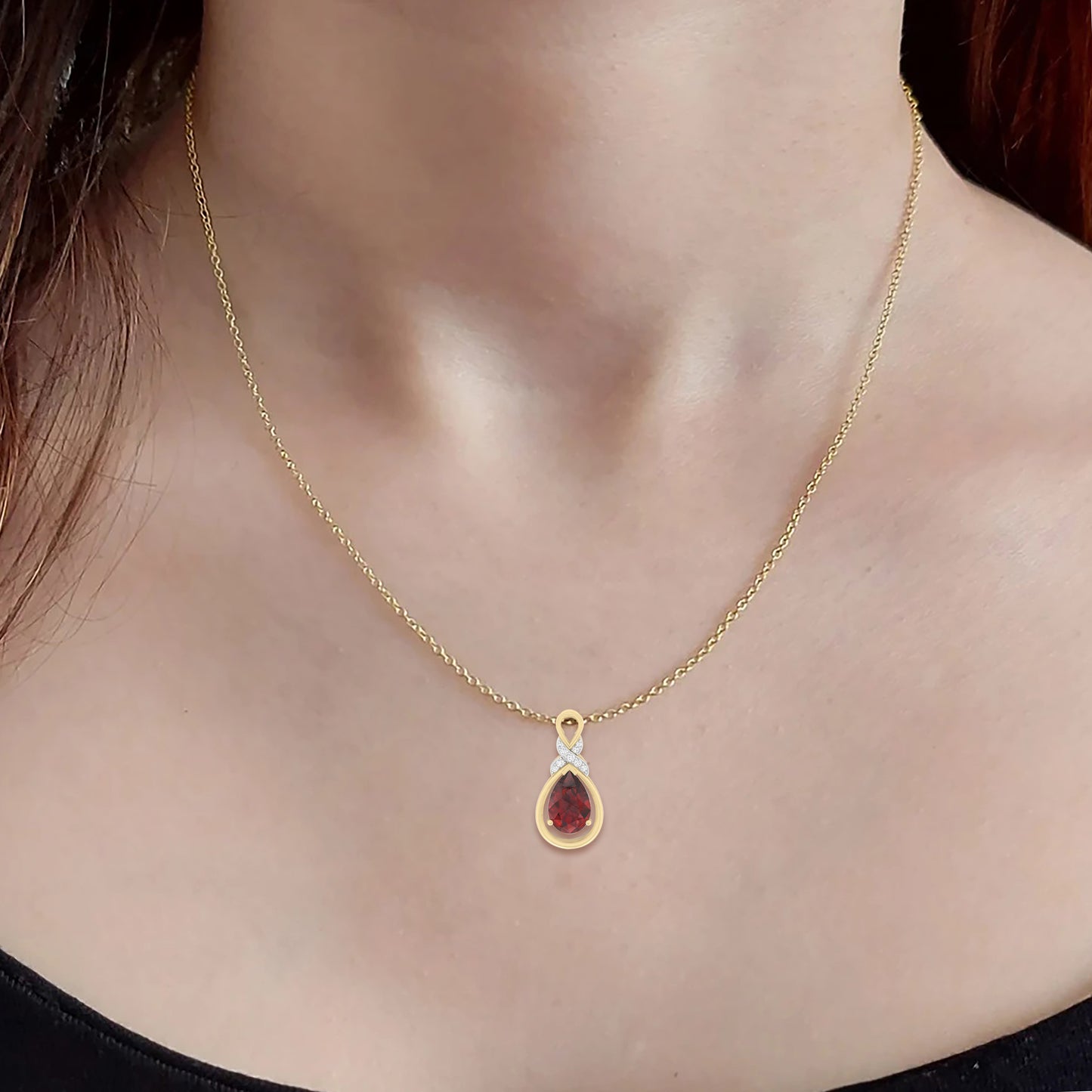 Red Garnet Pendant with White Diamond in 18Kt Gold 3.24cts