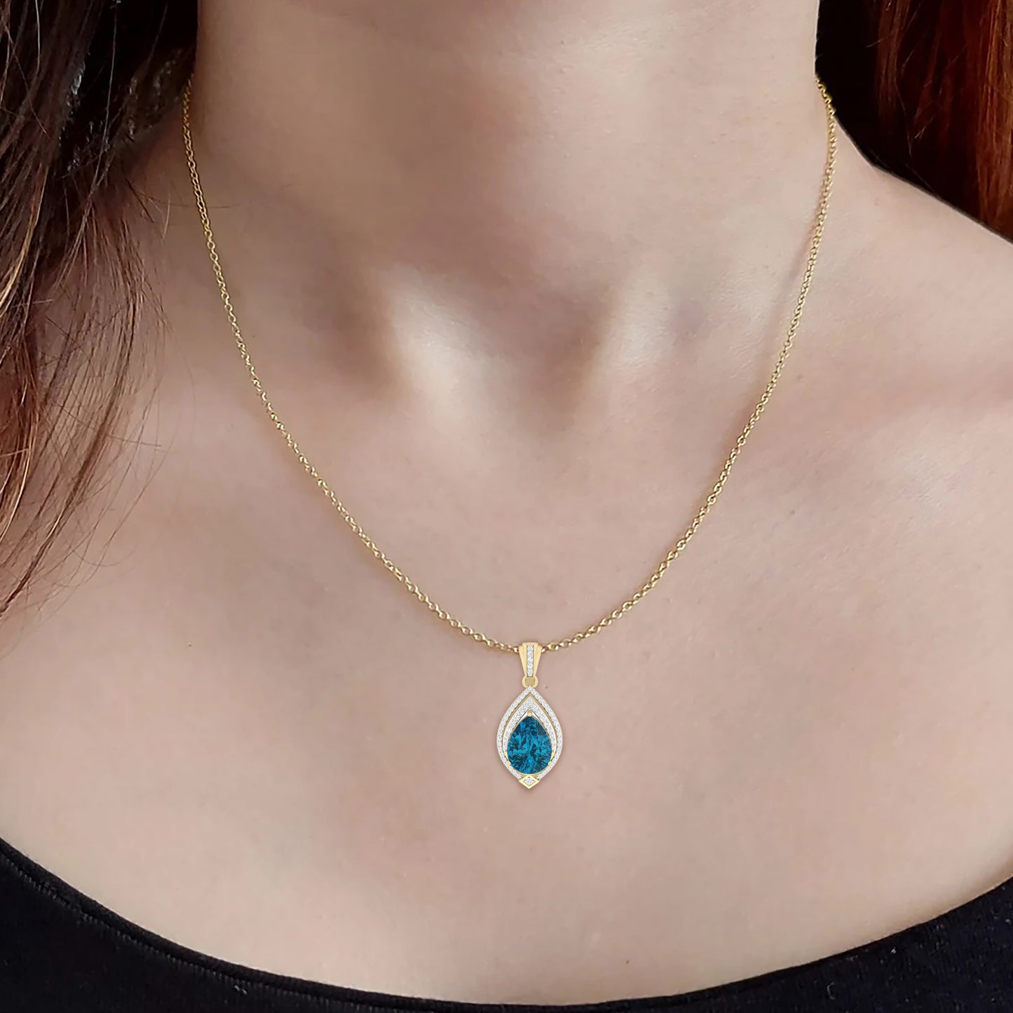 London Blue Topaz Pendant with White Diamond in 18Kt Gold 4.48cts