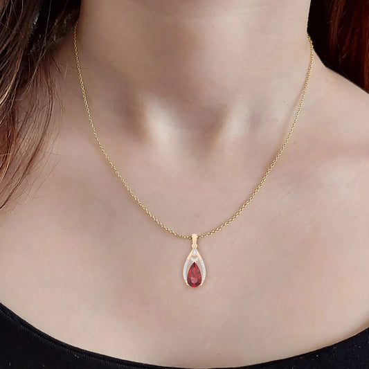 Red Garnet Pendant with White Diamond in 18Kt Gold 4.85cts